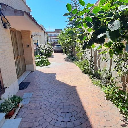 Apartamento Comfy&Cozy Flat In Fiumicino Center Exterior foto